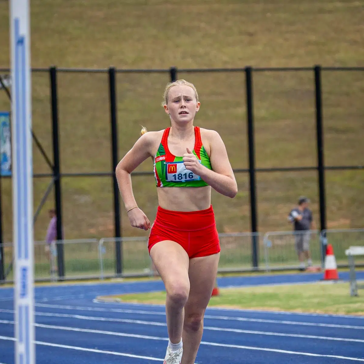 middle-distance-runner middle-distance-runner